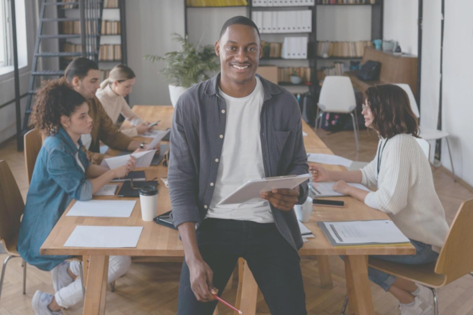 Equipo celivoranta trabajando en planificación financiera